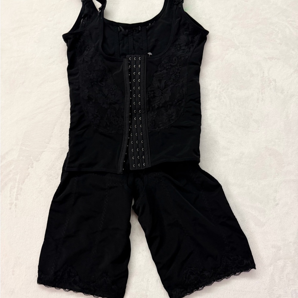 Elegant Black Lace Women's Intimate Set